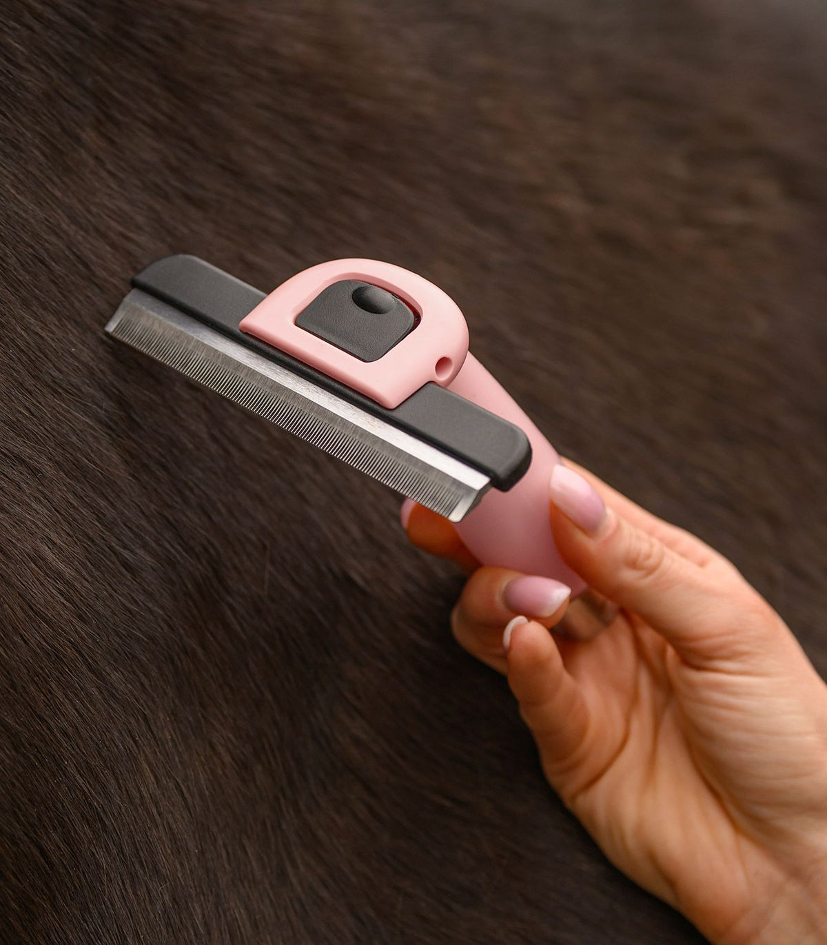 Waldhausen De-shedding Comb with Gel Handle, Pink — Nice Equestrian, Wukair, Doha, Qatar