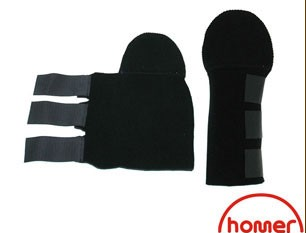 A black horse tail wrap, consisting of a fabric bandage-style wrap and a protective cover for the horse's tail.
Homer brand. Available with Nice Equestrian Wukair Doha Qatar