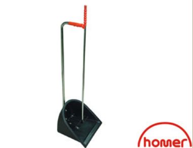 A black manure basket with a red handle and a silver fork, with the brand 'homer' visible on the handle.