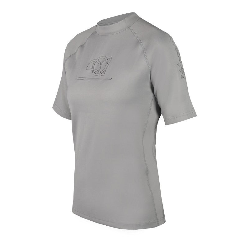 A Horka gray equestrian pro embossed shirt with short sleeves and a small stand-up collar, displayed on a mannequin.
Available at Nice Equestrian Wukair Doha Qatar