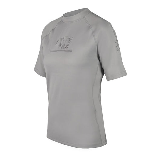 A Horka gray equestrian pro embossed shirt with short sleeves and a small stand-up collar, displayed on a mannequin.
Available at Nice Equestrian Wukair Doha Qatar