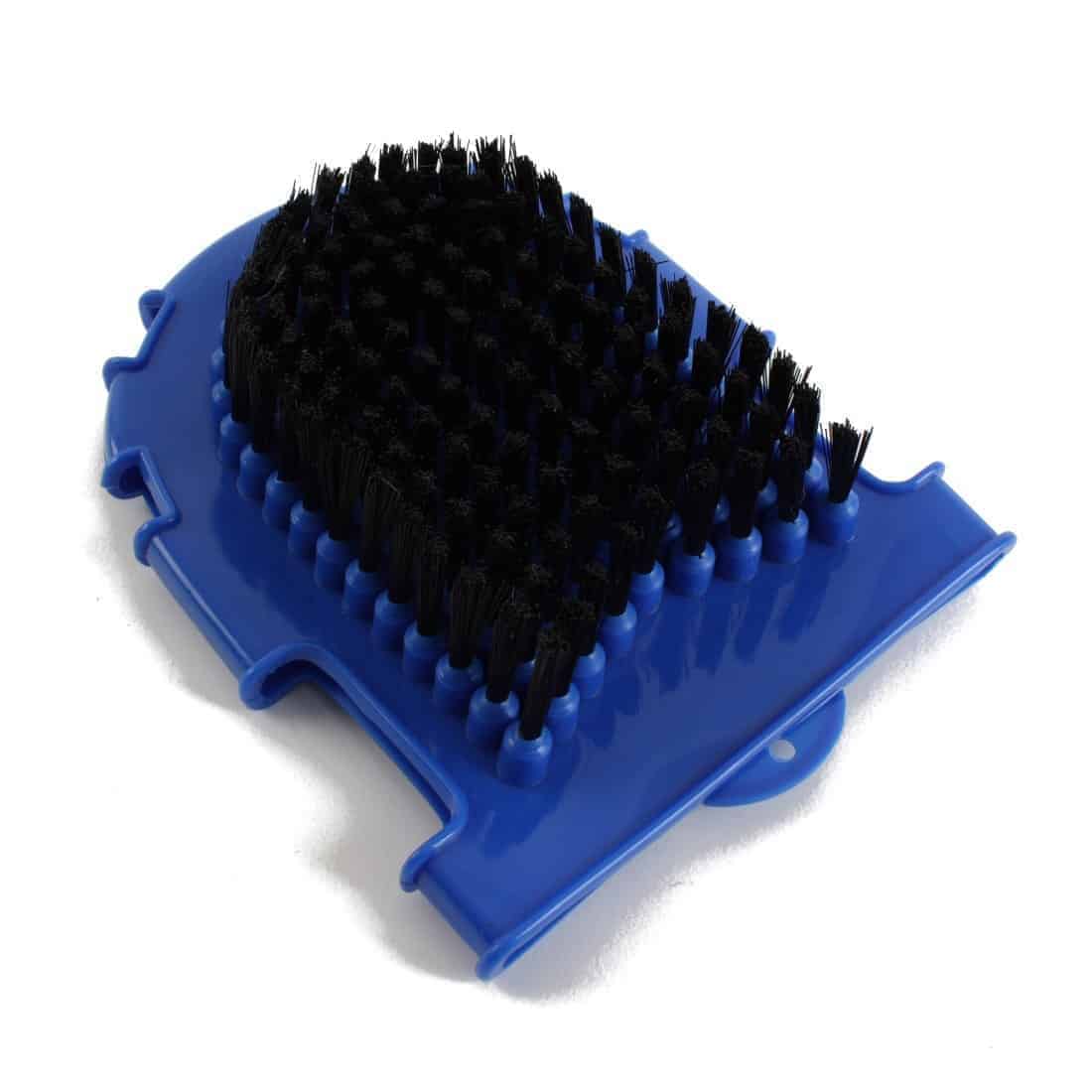 A blue wash mitten with brush designed for grooming horses.
Horze.
Available with Nice Equestrian Wukair Doha Qatar