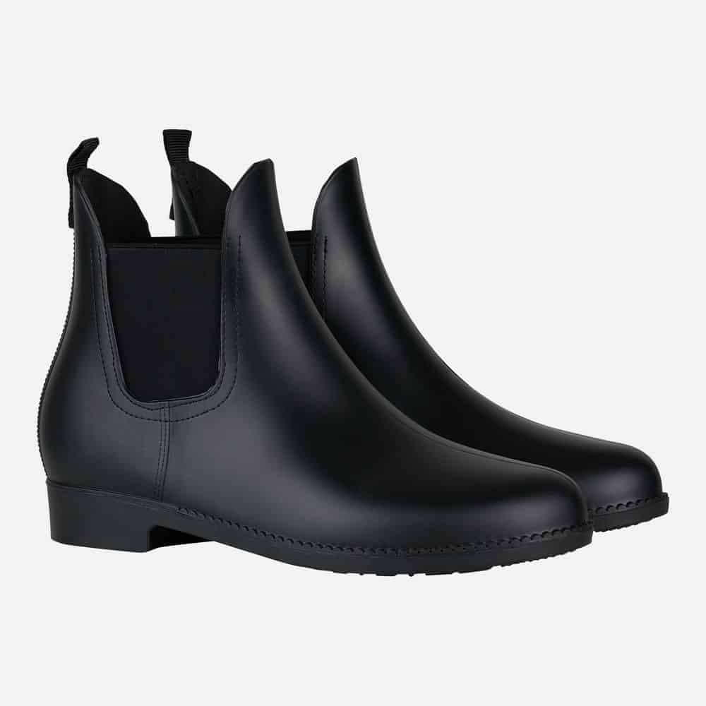 A pair of black rubber jodhpur boots with elastic sides and a ridged sole.
Horze. Available at Nice equestrian Wukair Doha Qatar