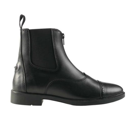 A black Horze Wexford Junior Jodhpur boot with a front zip.
Horze.
Available at Nice Equestrian Wukair Doha Qatar