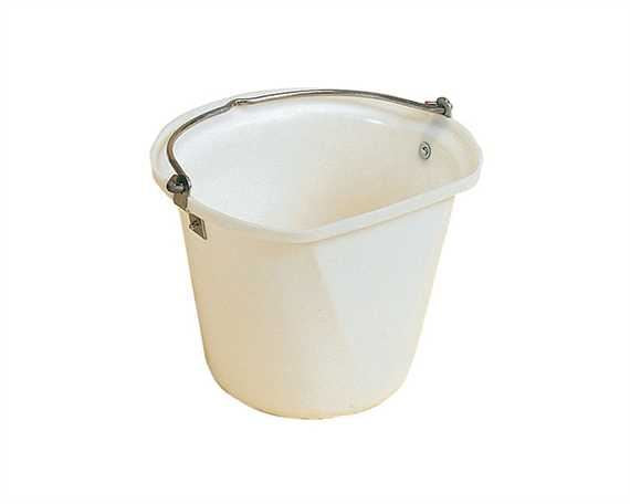 A white flat sided hanging bucket with a handle. Abbey England Stubbs flat side hanging bucket available with Nice Equestrian Wukair Doha Qatar.