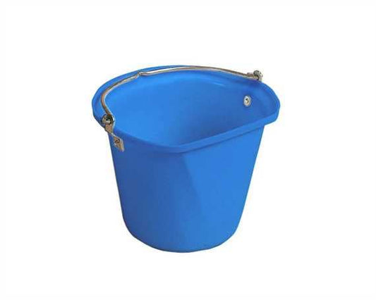 A blue flat sided hanging bucket with a handle. Abbey England Stubbs flat side hanging bucket available with Nice Equestrian Wukair Doha Qatar.